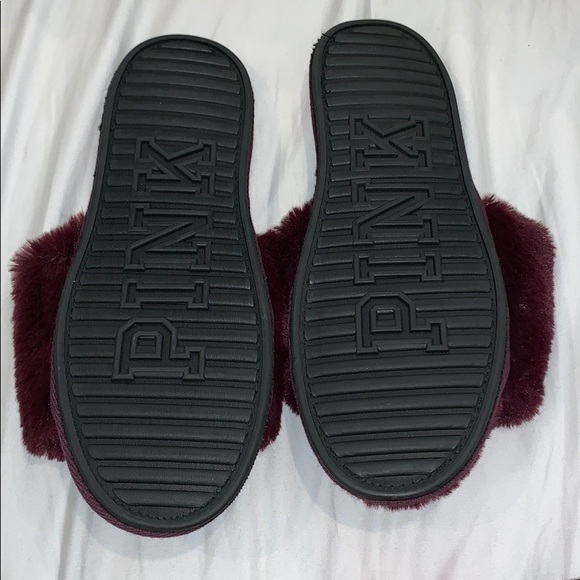 PINK VS super soft slippers - Picture 2 of 4